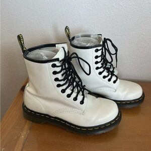 Women's White Dr Martens 1460Y Size 6 Barely Used goth core punk shoes‎